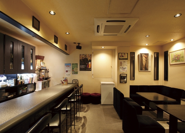 おばとみ店内